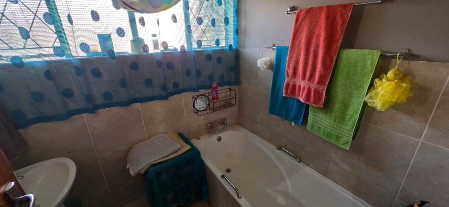 5 Bedroom Property for Sale in Songloed North West